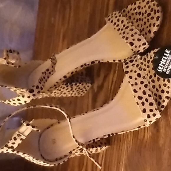 Clothes, heeled shoes, purse - Picture 9 of 11